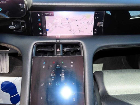 Porsche Taycan — photo 12