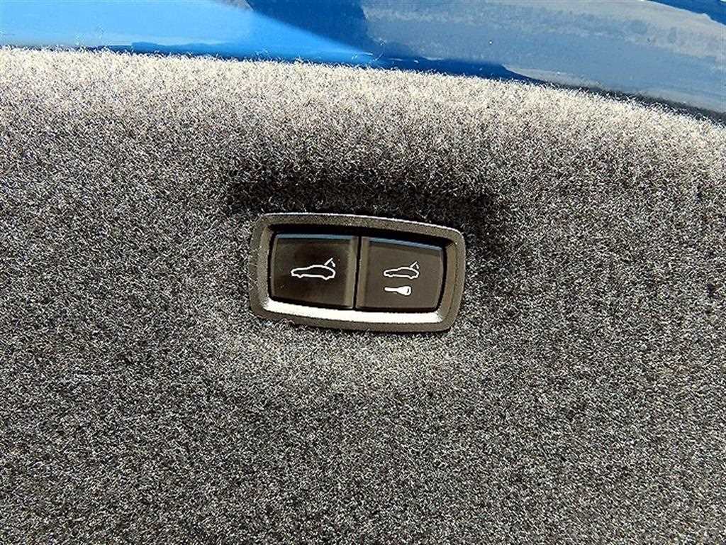 Porsche Taycan — photo 16