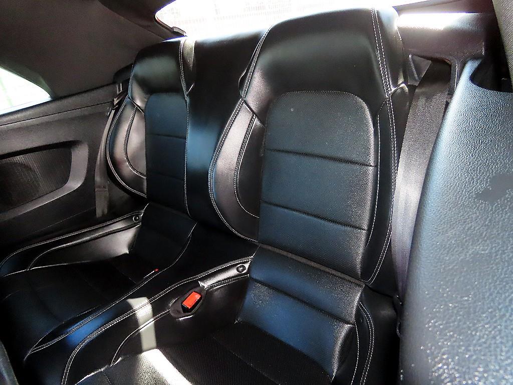 Ford Mustang — photo 11