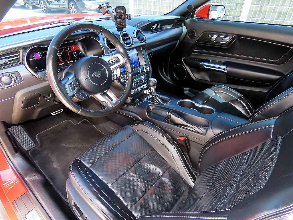 Ford Mustang — photo 12