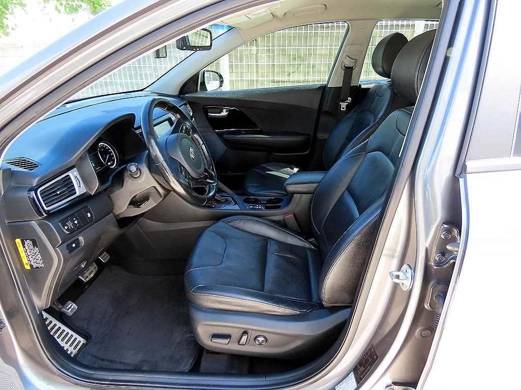 Kia Niro — photo 05
