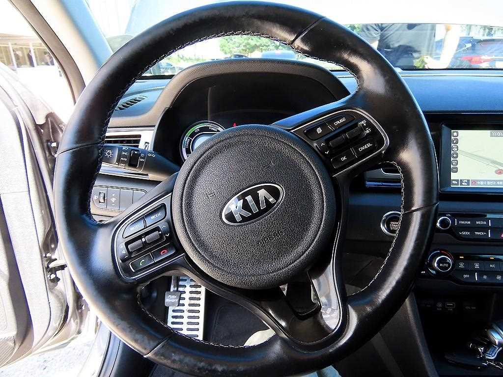 Kia Niro — photo 08