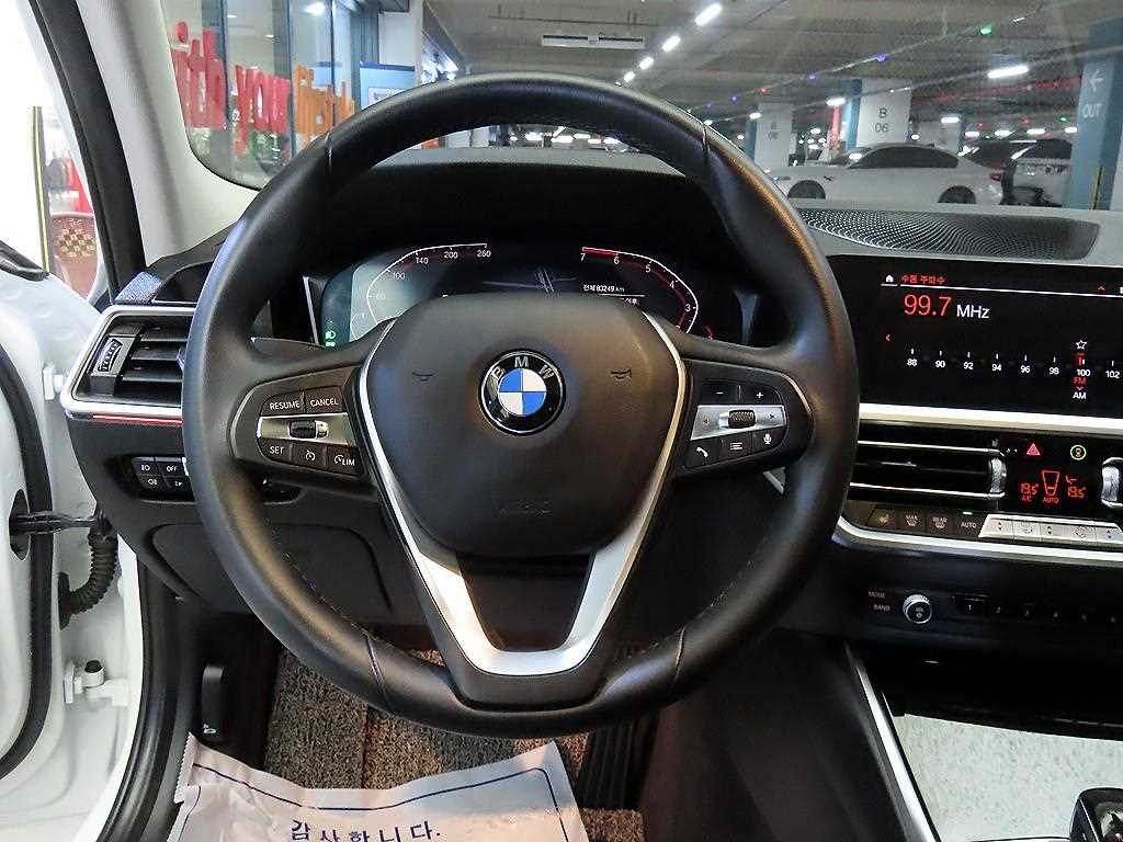 BMW 3-Series — photo 08
