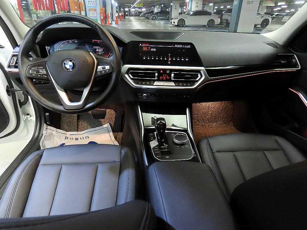 BMW 3-Series — photo 10