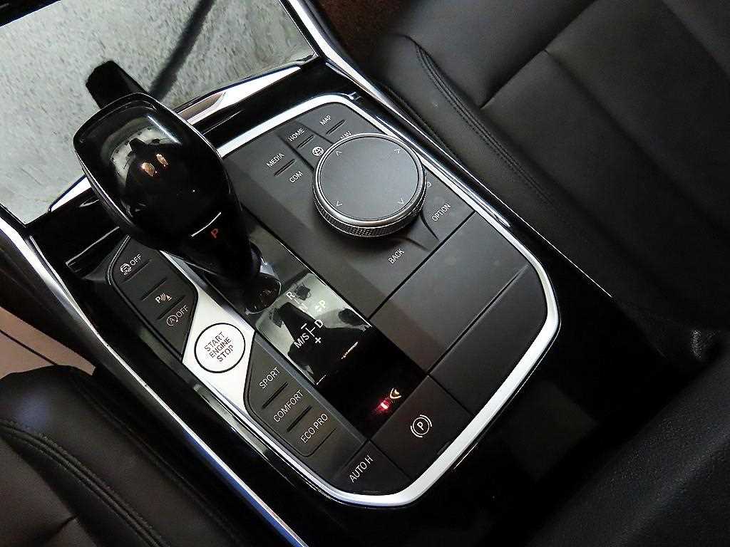 BMW 3-Series — photo 12
