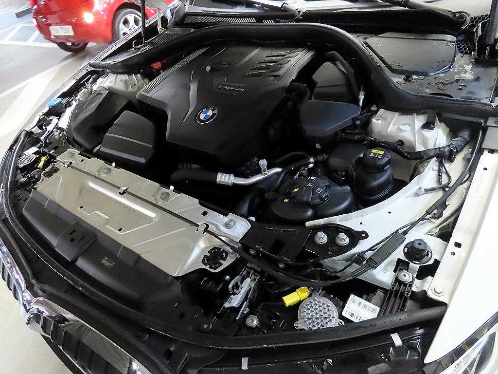 BMW 3-Series — photo 19
