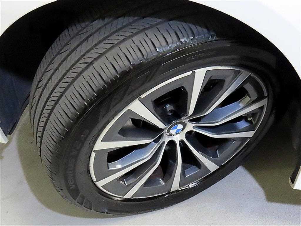BMW 3-Series — photo 20