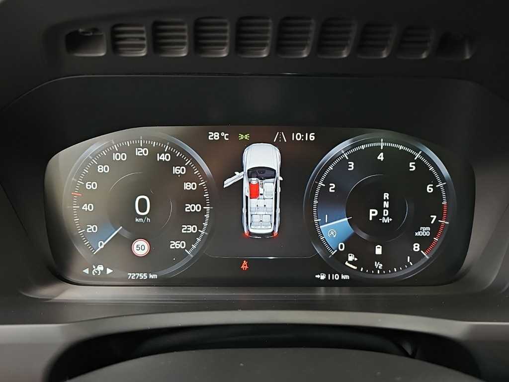 Volvo XC90 — photo 06