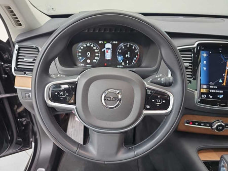Volvo XC90 — photo 09