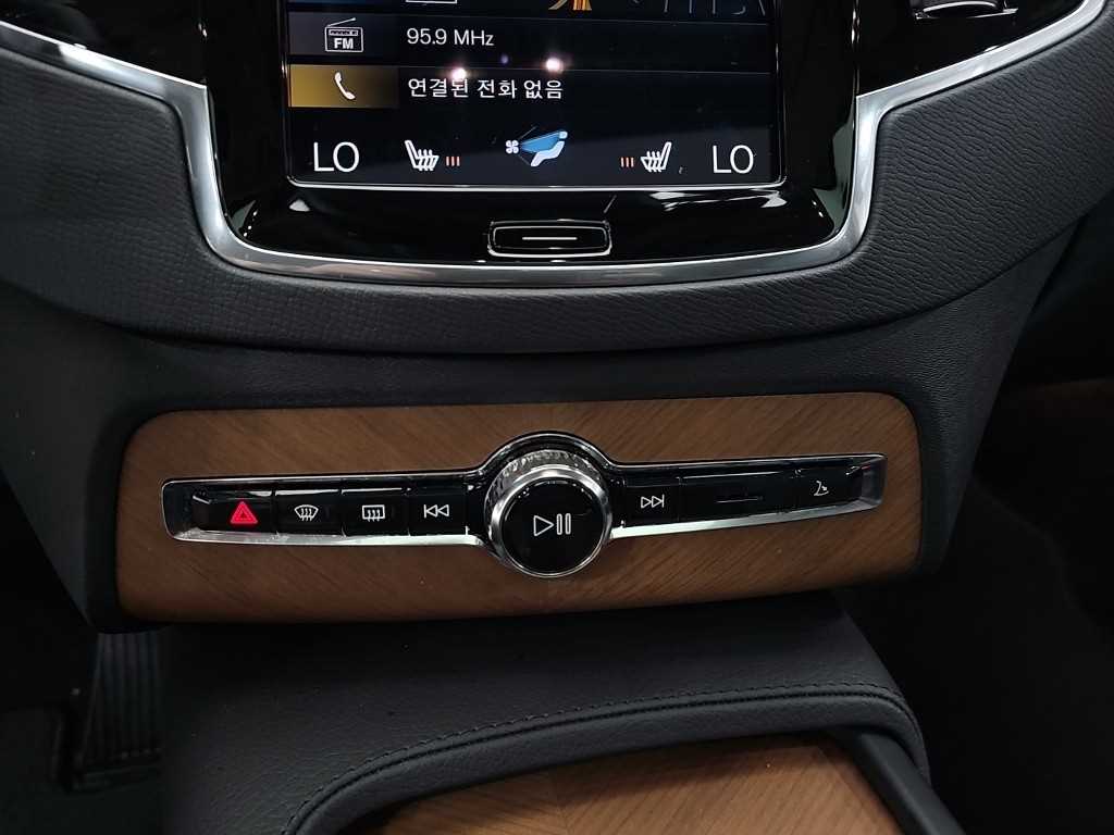 Volvo XC90 — photo 10