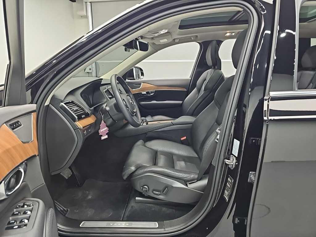Volvo XC90 — photo 11