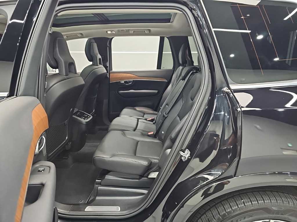 Volvo XC90 — photo 12