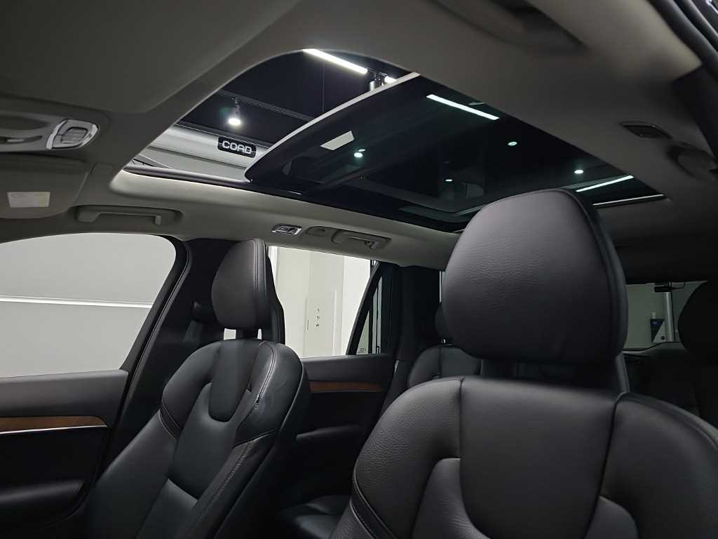 Volvo XC90 — photo 14
