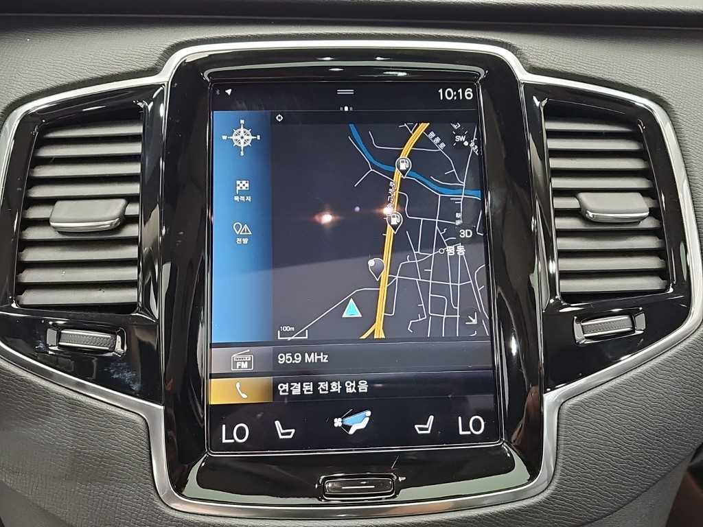 Volvo XC90 — photo 15