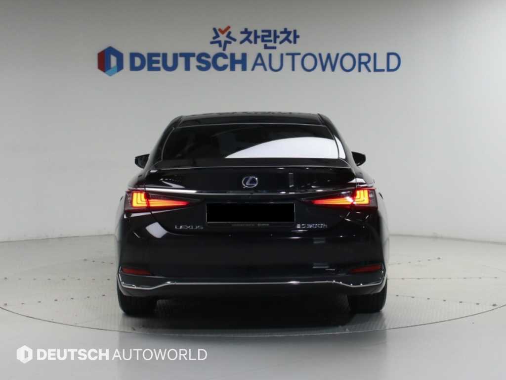 Lexus ES — photo 04