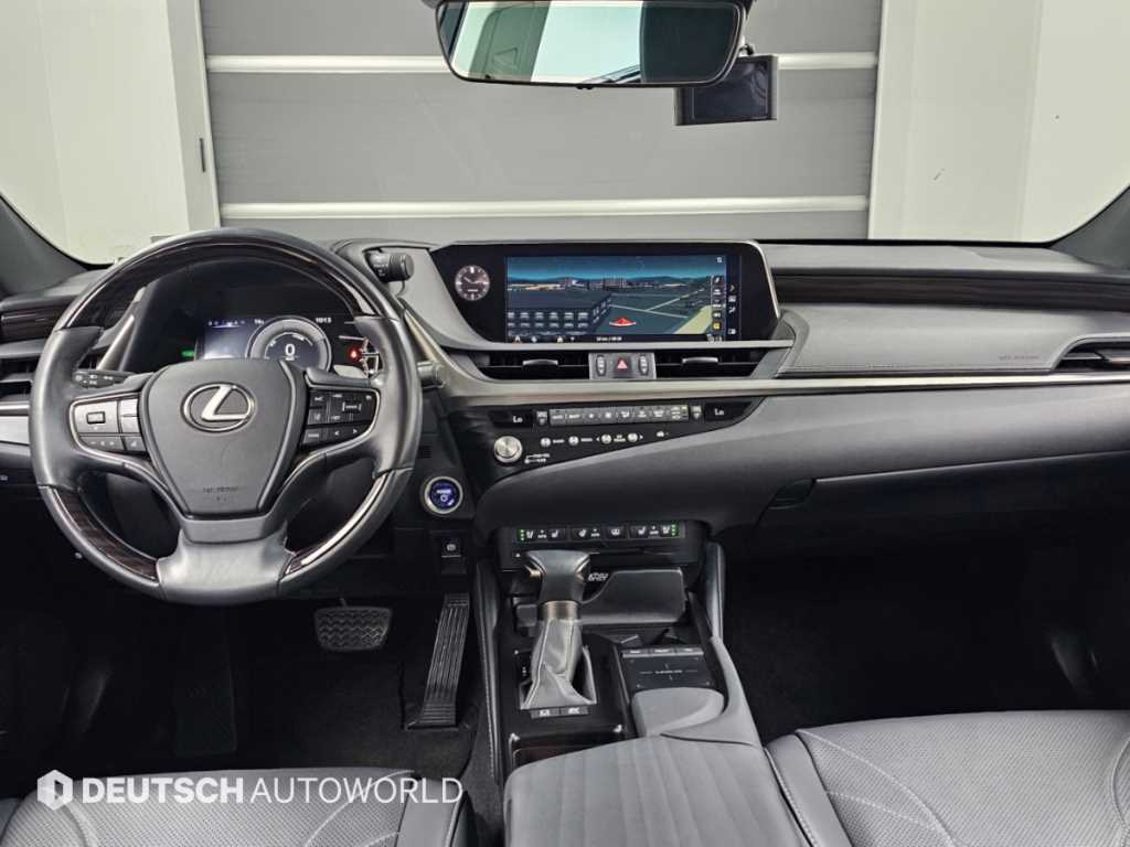 Lexus ES — photo 07