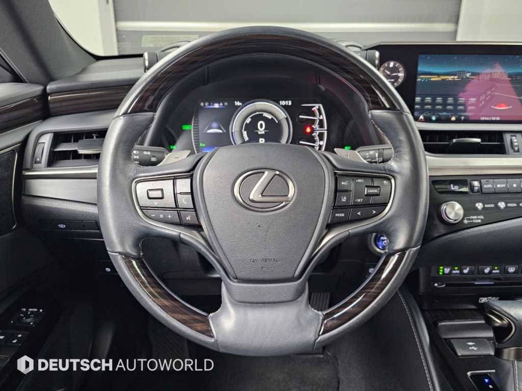 Lexus ES — photo 13