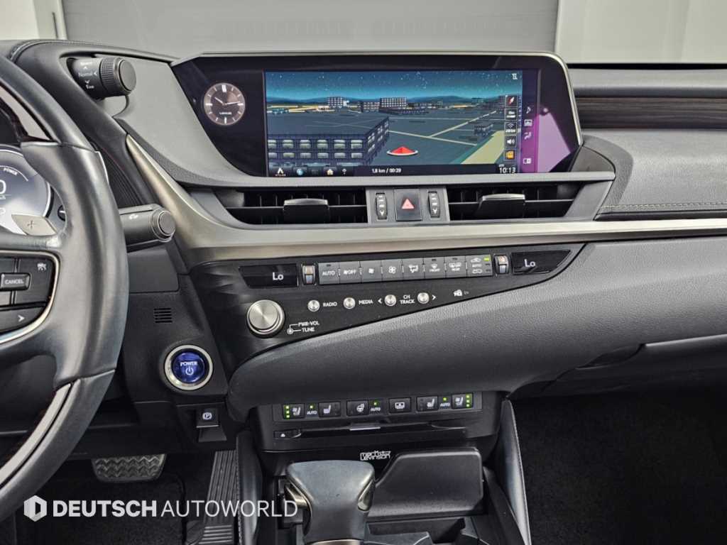 Lexus ES — photo 14