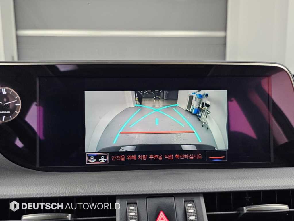 Lexus ES — photo 15