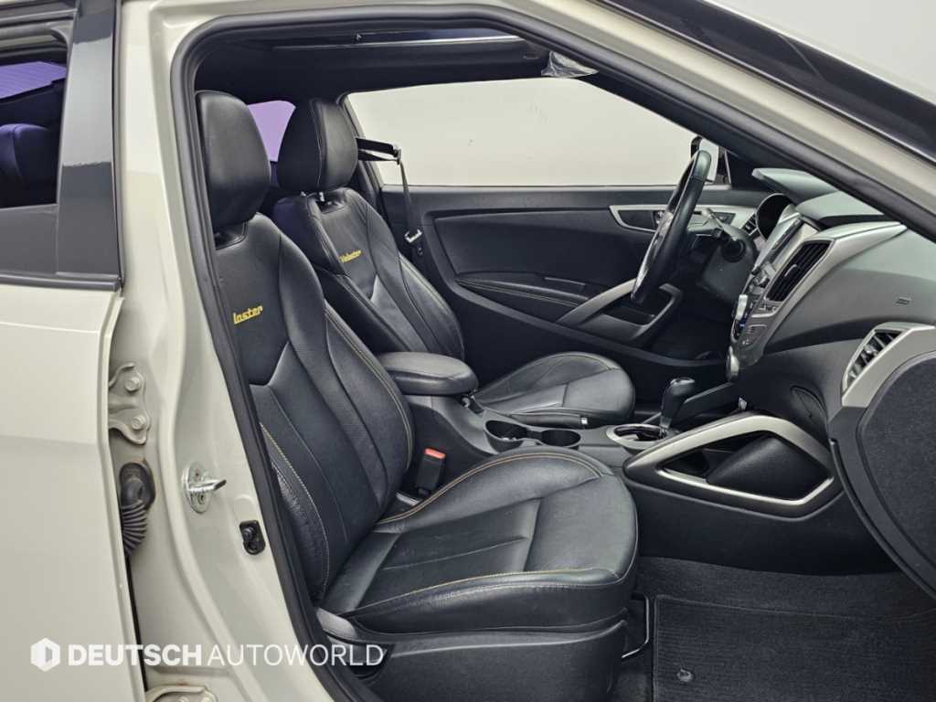 Hyundai Veloster — photo 10