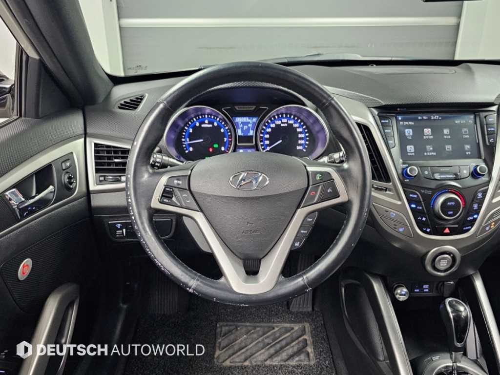 Hyundai Veloster — photo 13