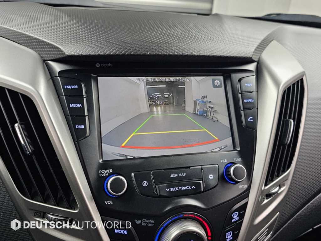 Hyundai Veloster — photo 15