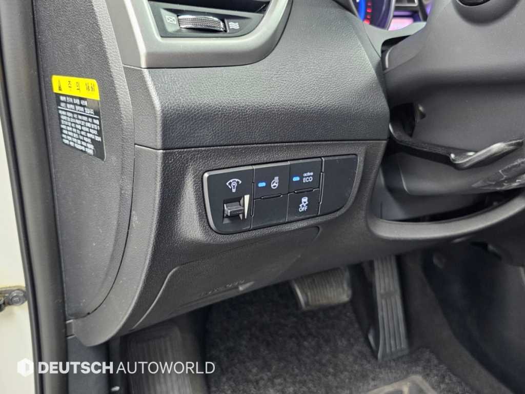 Hyundai Veloster — photo 16