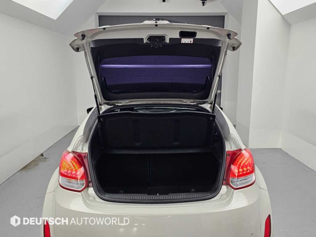 Hyundai Veloster — photo 19