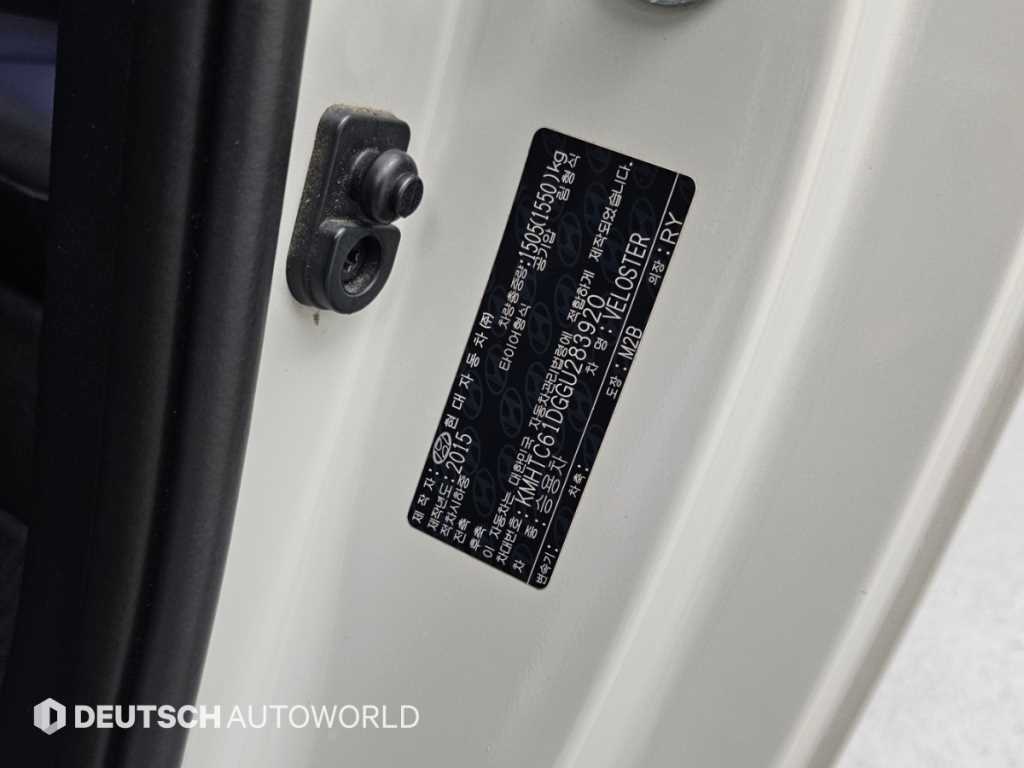 Hyundai Veloster — photo 20