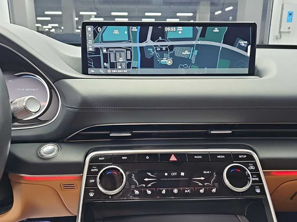 Genesis GV80 — photo 10