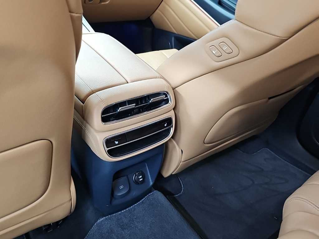 Genesis GV80 — photo 13