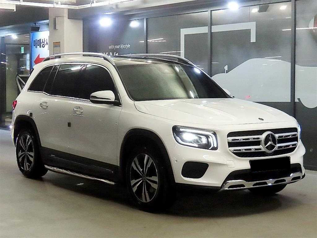 Mercedes-Benz GLB-Class — photo 01