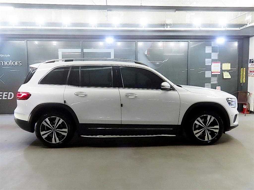 Mercedes-Benz GLB-Class — photo 03