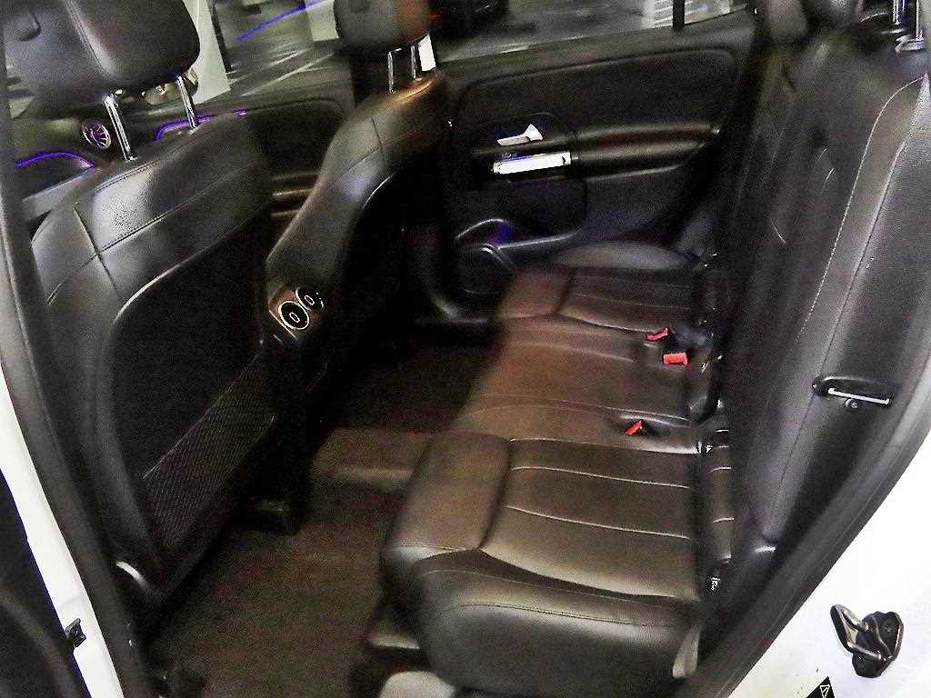 Mercedes-Benz GLB-Class — photo 07