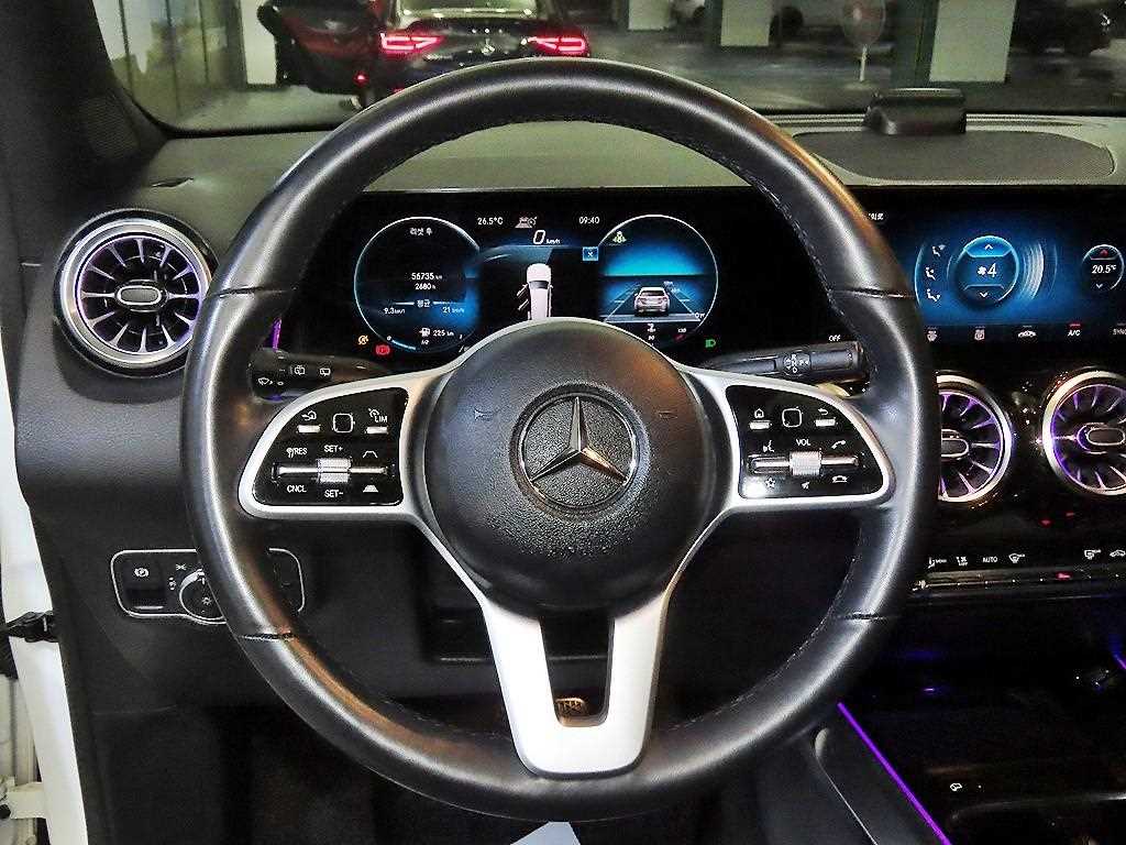 Mercedes-Benz GLB-Class — photo 08