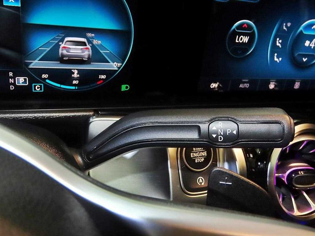 Mercedes-Benz GLB-Class — photo 12