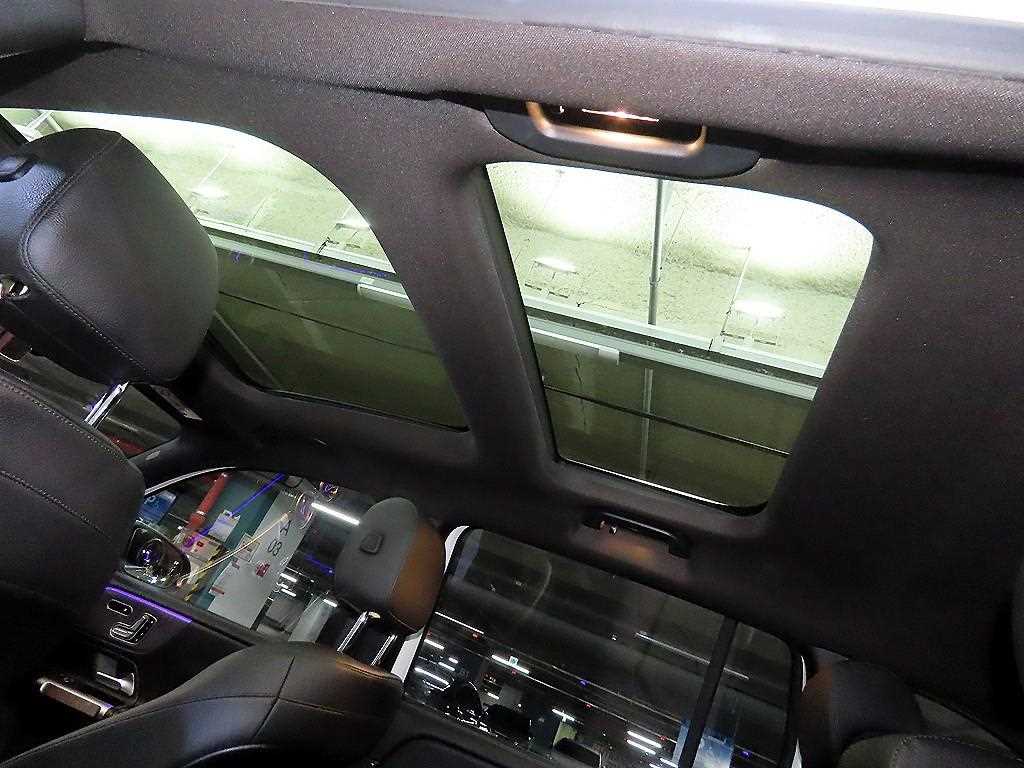 Mercedes-Benz GLB-Class — photo 16
