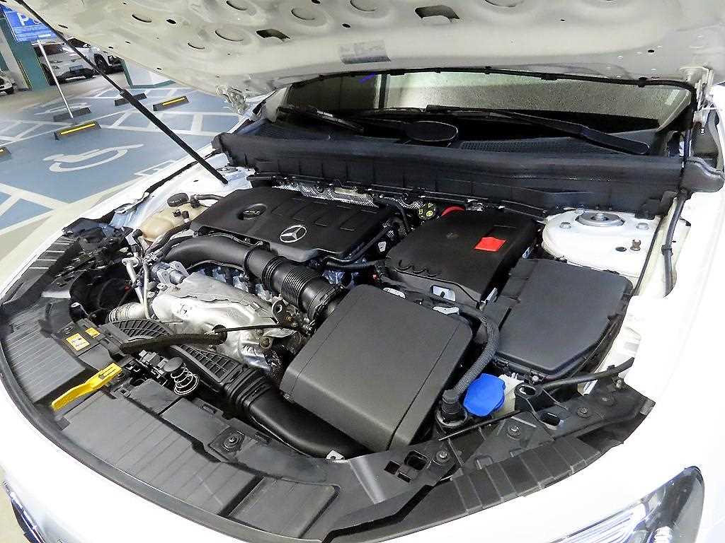 Mercedes-Benz GLB-Class — photo 19