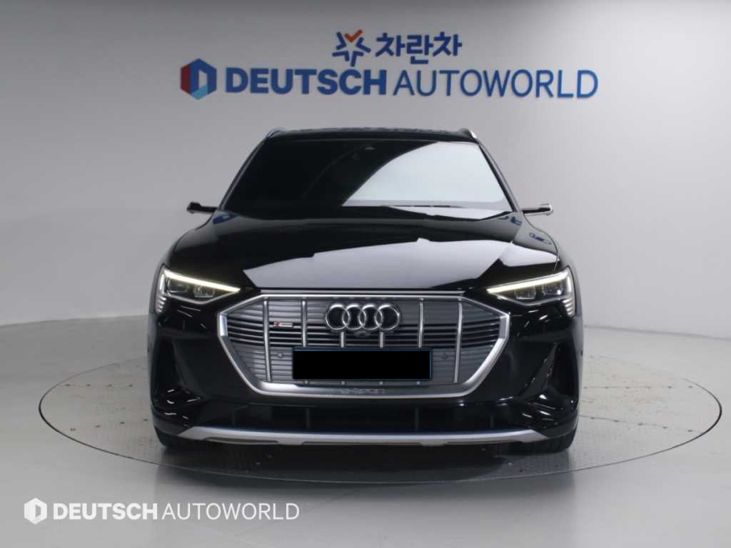 Audi e-tron — photo 03
