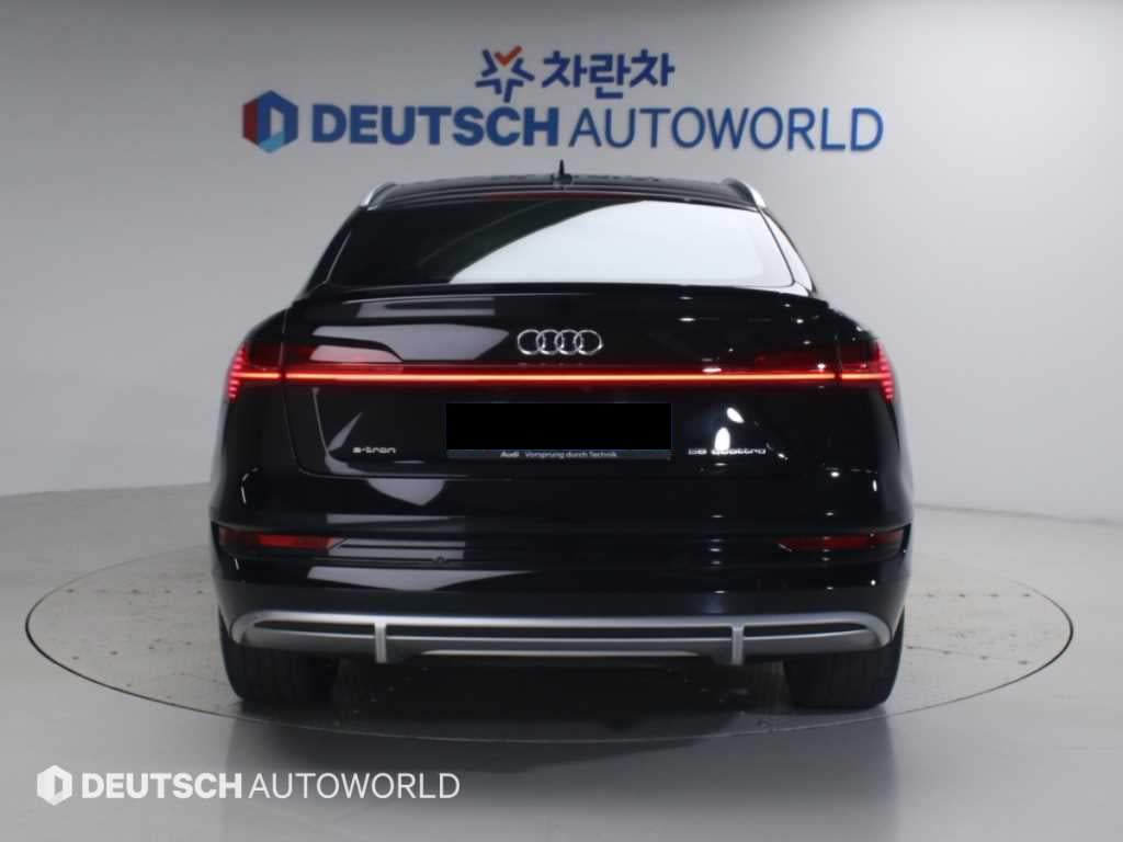 Audi e-tron — photo 04