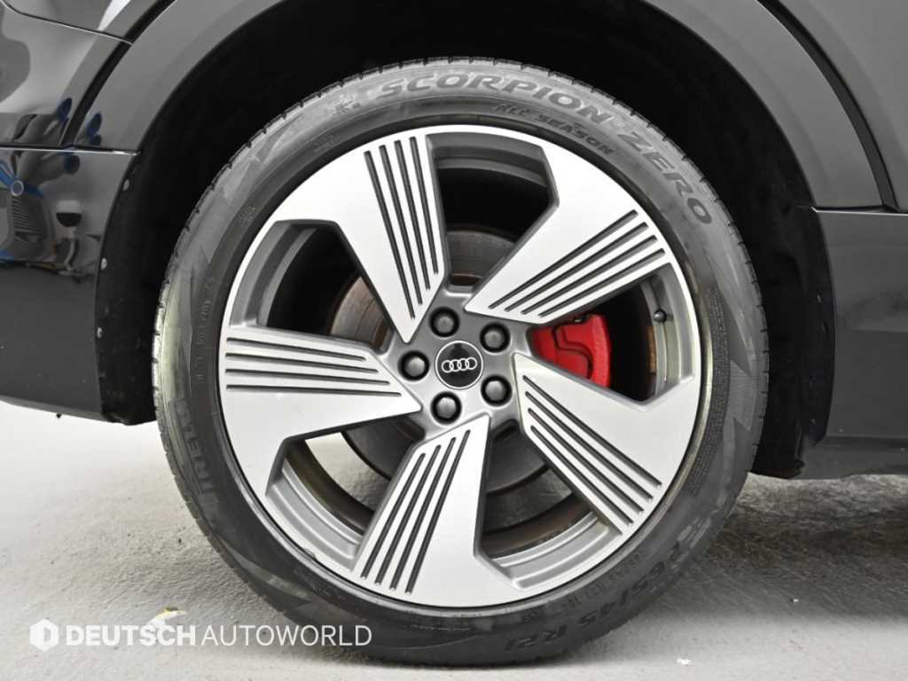 Audi e-tron — photo 05