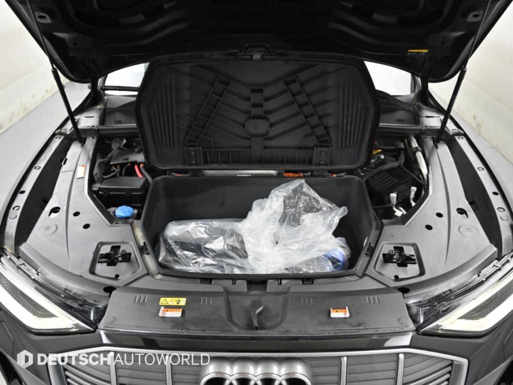 Audi e-tron — photo 06