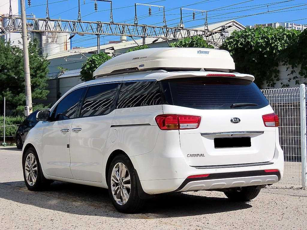 Kia Carnival — photo 03