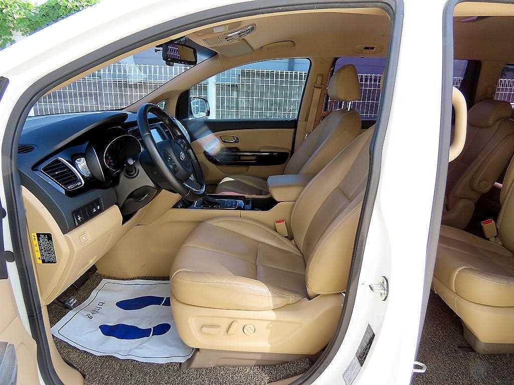 Kia Carnival — photo 05