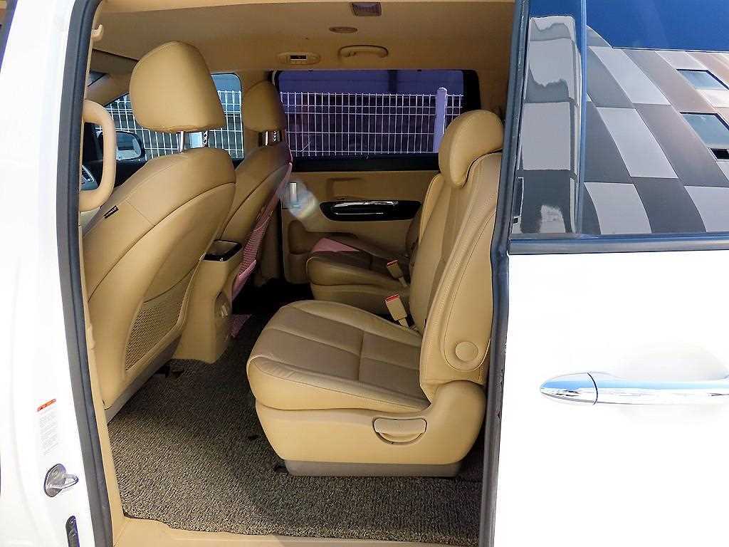Kia Carnival — photo 06