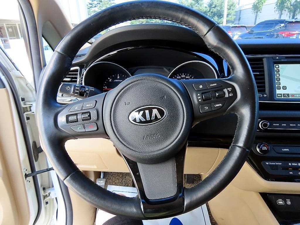 Kia Carnival — photo 09