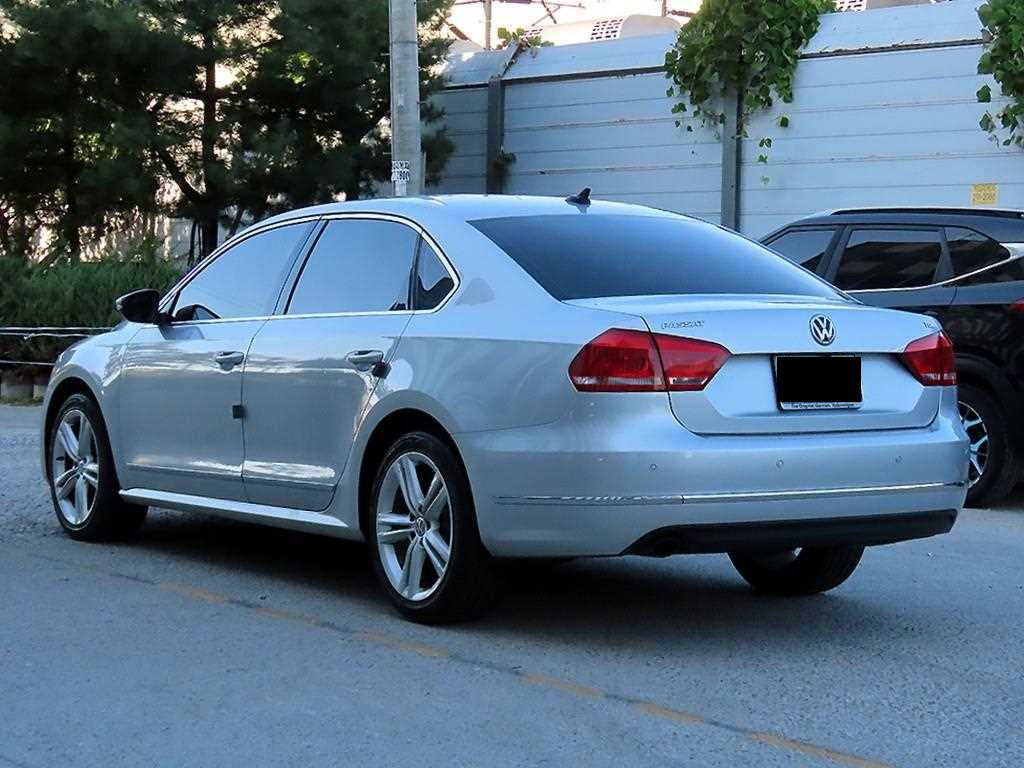 Volkswagen Passat — photo 03