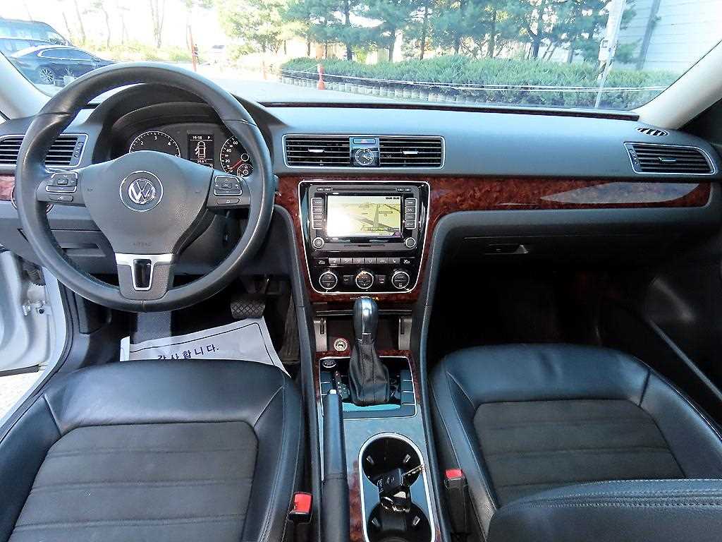 Volkswagen Passat — photo 07