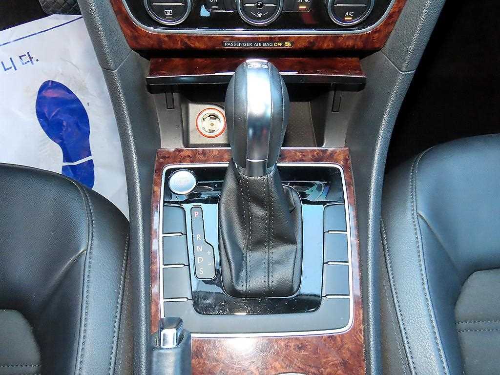 Volkswagen Passat — photo 10