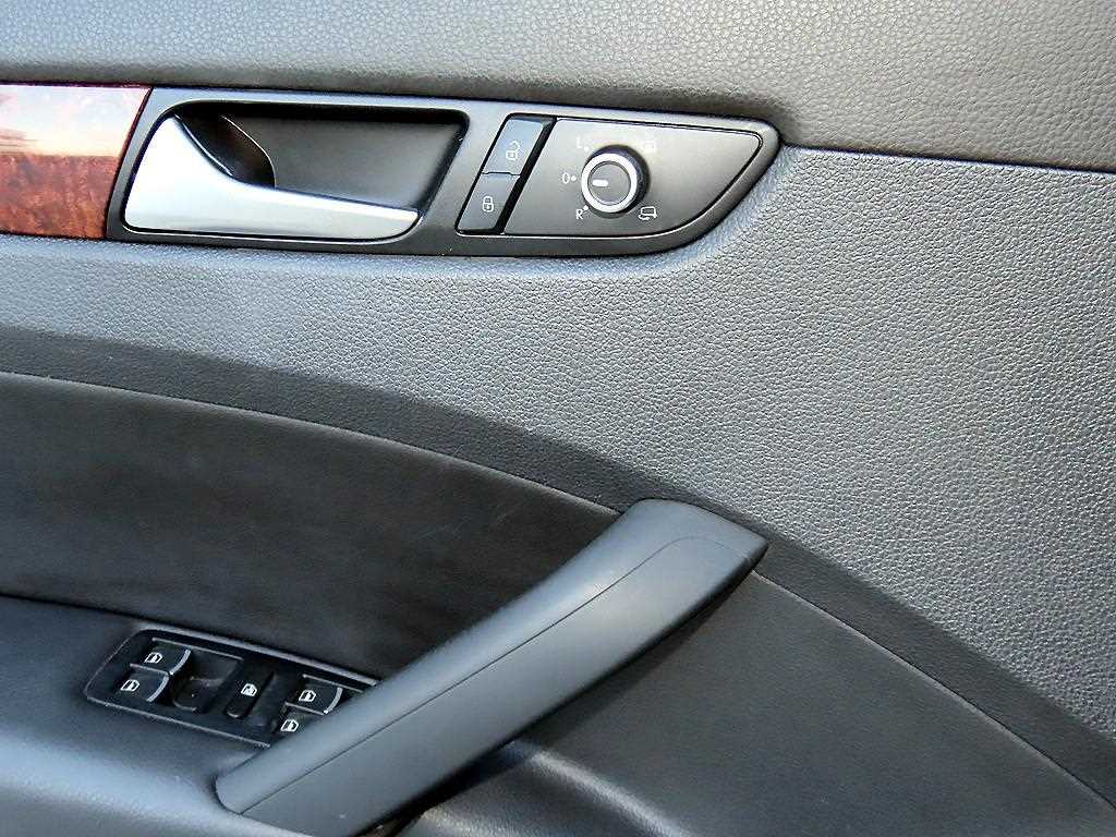 Volkswagen Passat — photo 11